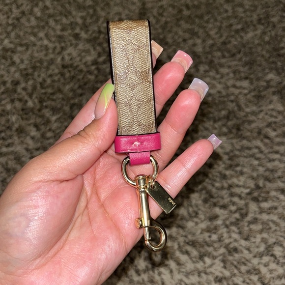 Coach Trigger Snap Keychain - Picture 4 of 4